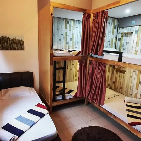 Escape Backpackers Kk Hostel